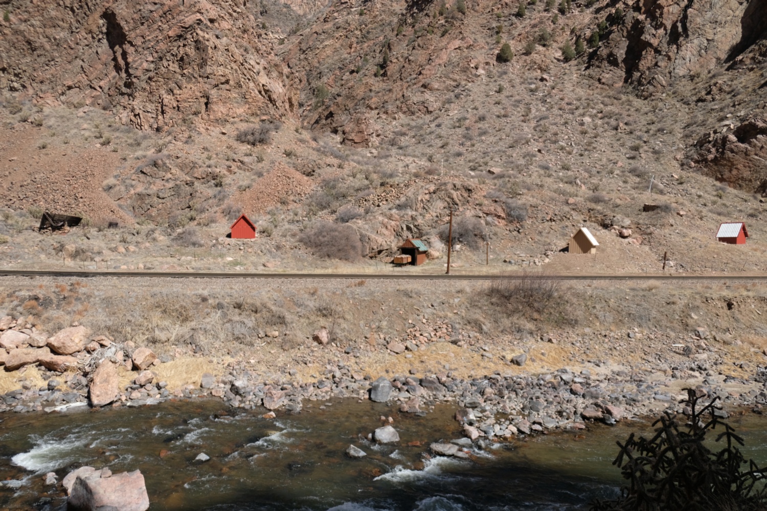 A picture of the dog house village.